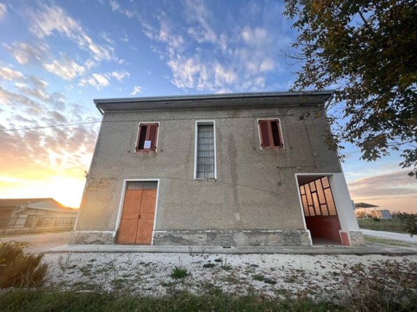 casa indipendente in vendita a Bettona