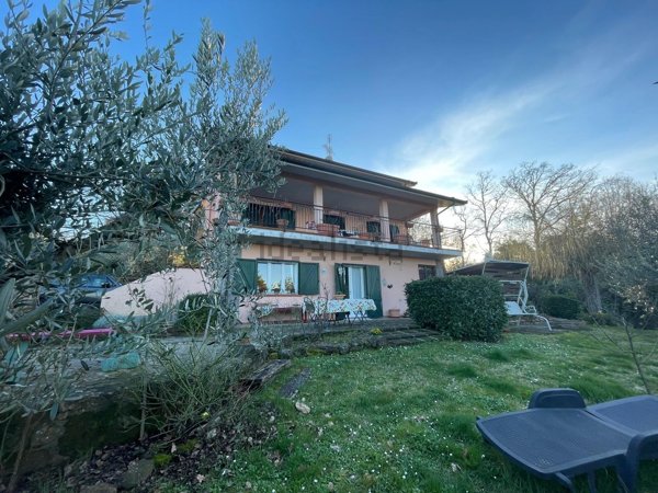 casa indipendente in vendita a Bettona