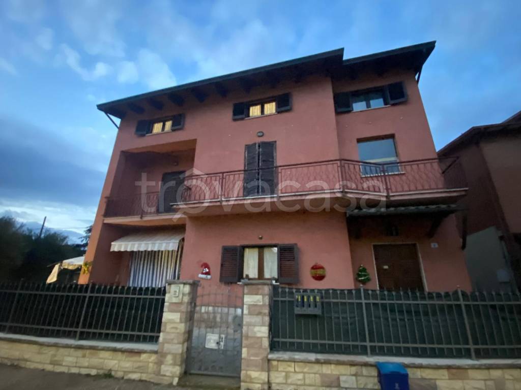 appartamento in vendita a Bettona in zona Passaggio