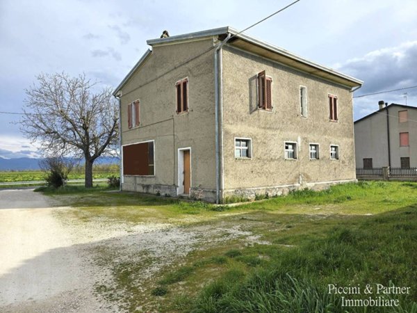 casa indipendente in vendita a Bettona