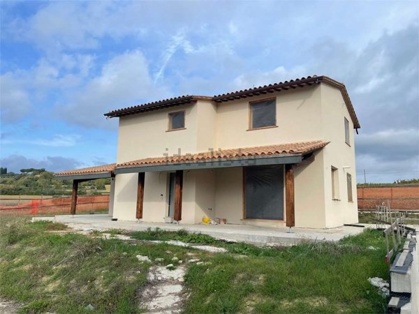 casa indipendente in vendita a Bettona