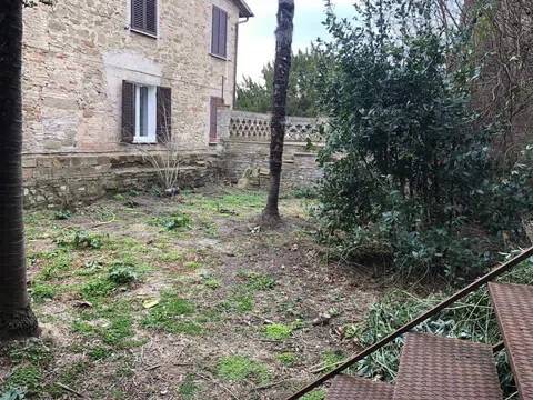 casa indipendente in vendita a Bettona