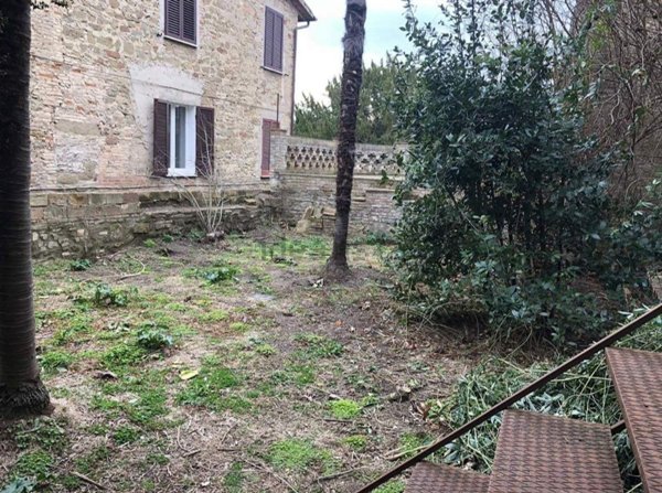 casa indipendente in vendita a Bettona