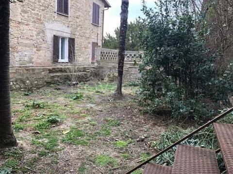 casa indipendente in vendita a Bettona