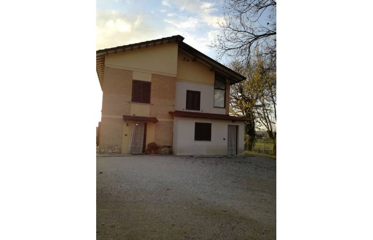 casa indipendente in vendita a Bettona