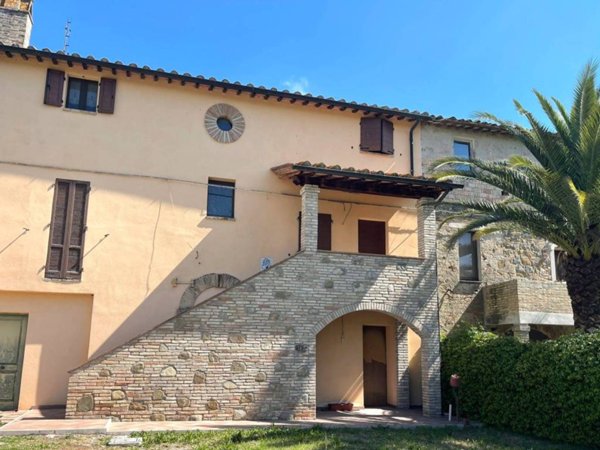 appartamento in vendita a Bettona in zona Passaggio