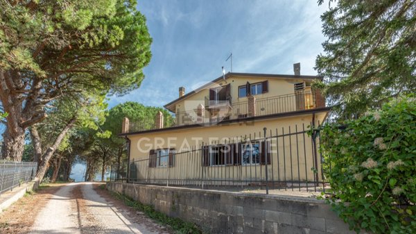 casa indipendente in vendita a Bettona