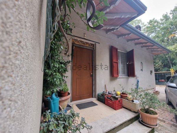 casa indipendente in vendita a Bettona