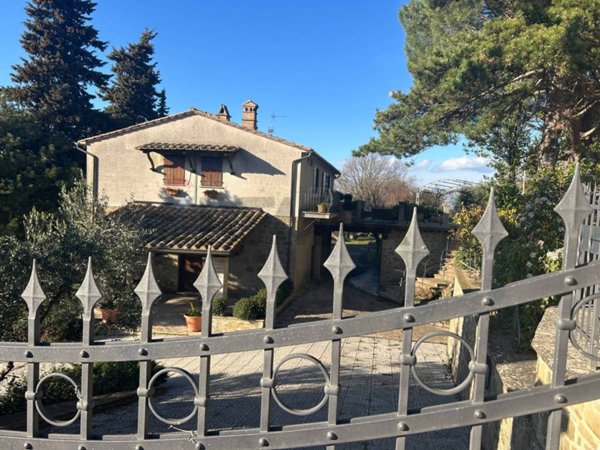 casa indipendente in vendita a Bettona