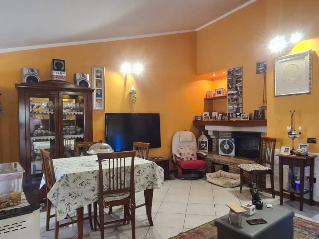 casa indipendente in vendita a Bettona in zona Colle