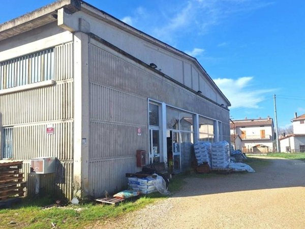 locale commerciale in vendita a Bettona in zona Passaggio