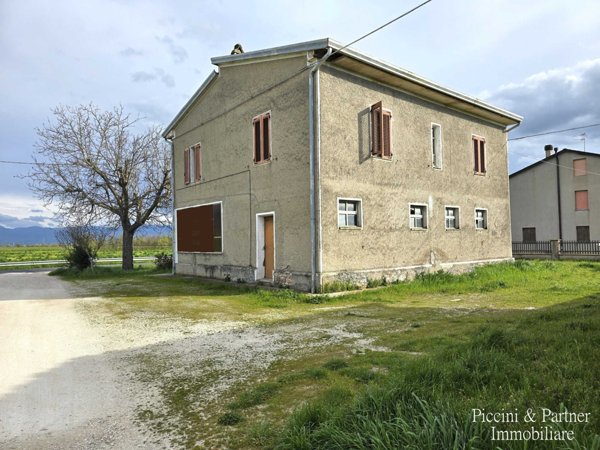 casa indipendente in vendita a Bettona in zona Colle