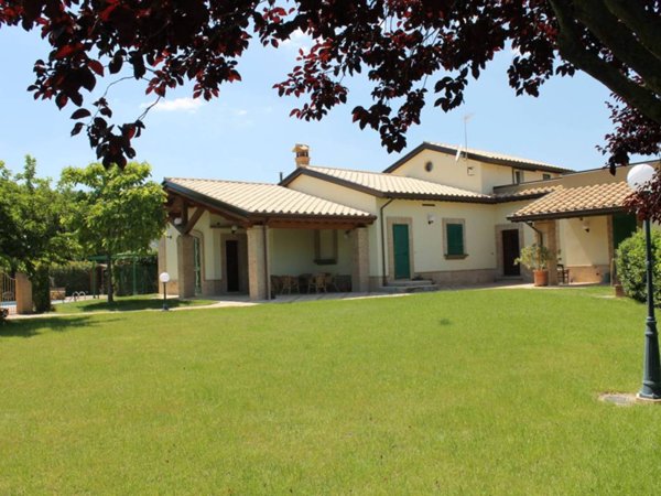 negozio in vendita a Bettona
