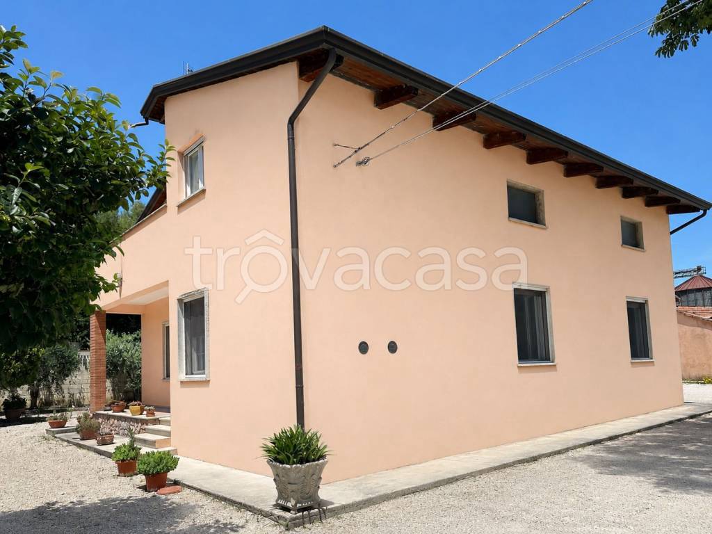 casa indipendente in vendita a Bettona in zona Colle