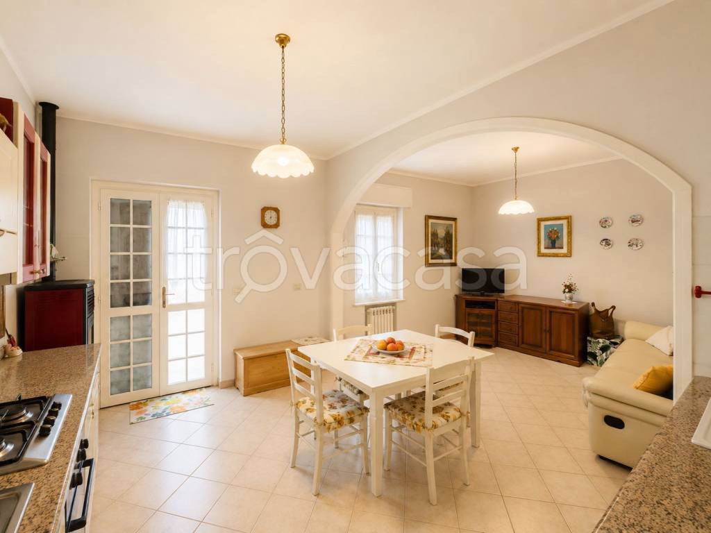casa indipendente in vendita a Bettona in zona Colle