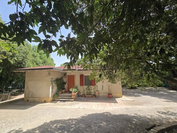 casa indipendente in vendita a Bettona in zona Colle