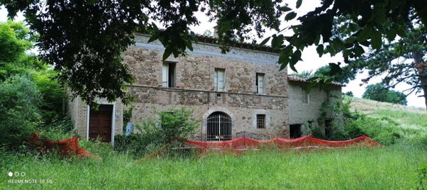 pentavano in vendita a Bettona in zona Passaggio