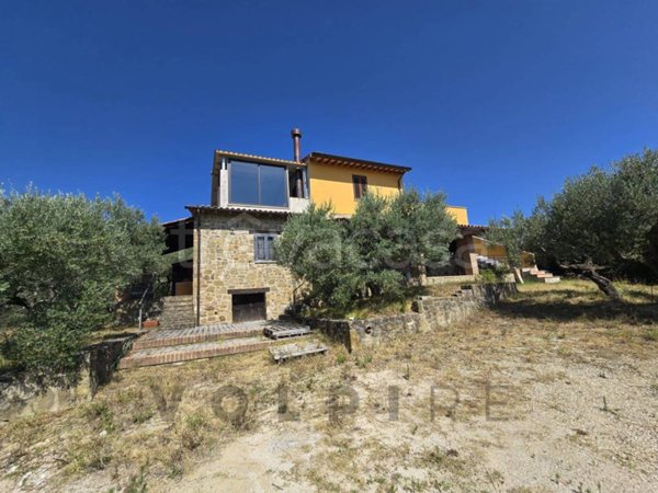casa indipendente in vendita a Bettona
