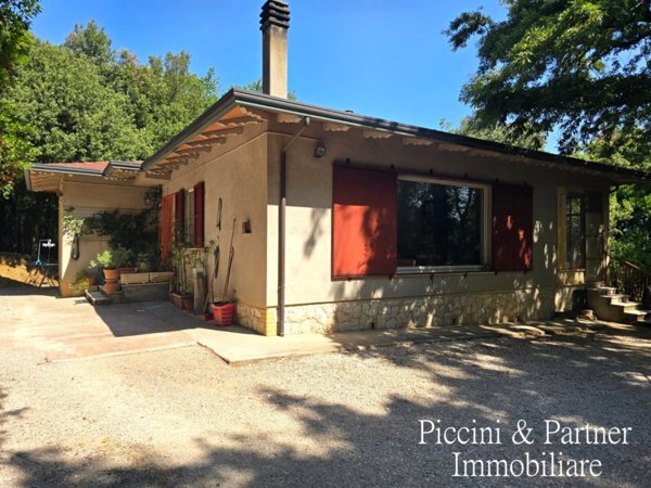 casa indipendente in vendita a Bettona in zona Colle