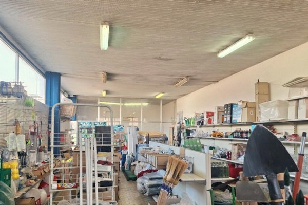 locale commerciale in vendita a Bettona in zona Passaggio