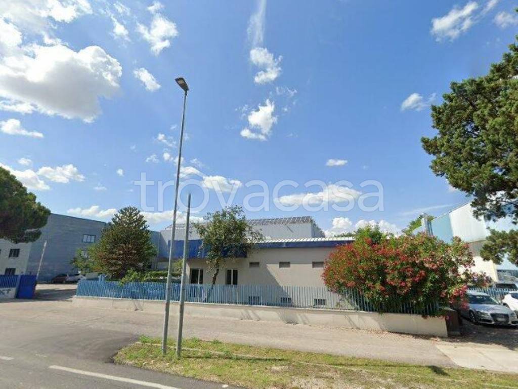 locale commerciale in vendita a Bettona