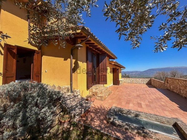 appartamento in vendita a Bettona in zona Colle