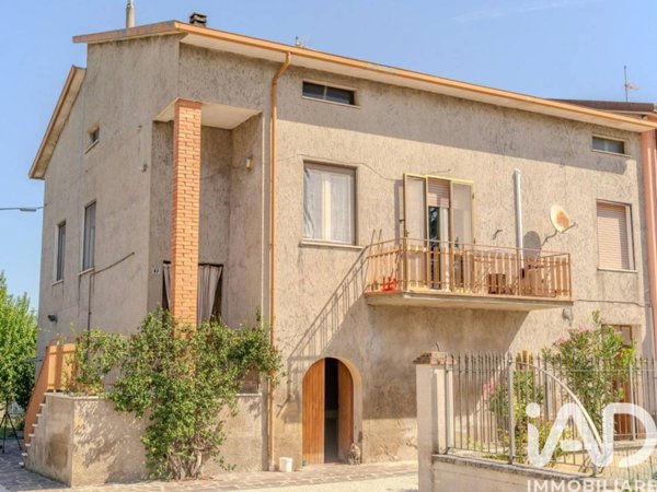 casa indipendente in vendita a Bettona in zona Passaggio