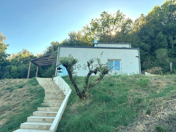 casa indipendente in vendita a Bettona in zona Colle