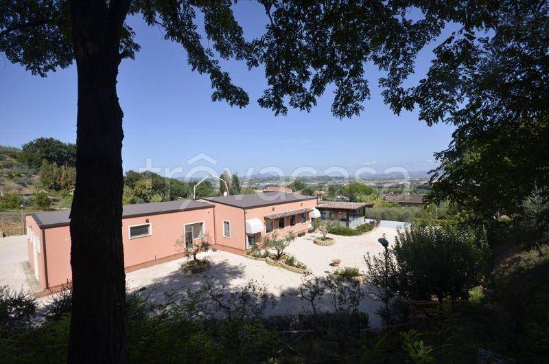 appartamento in vendita a Bettona in zona Passaggio