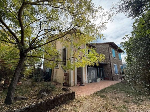 appartamento in vendita a Bettona in zona Colle