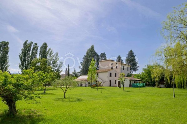 casa indipendente in vendita a Bevagna