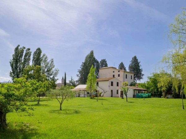 casa indipendente in vendita a Bevagna