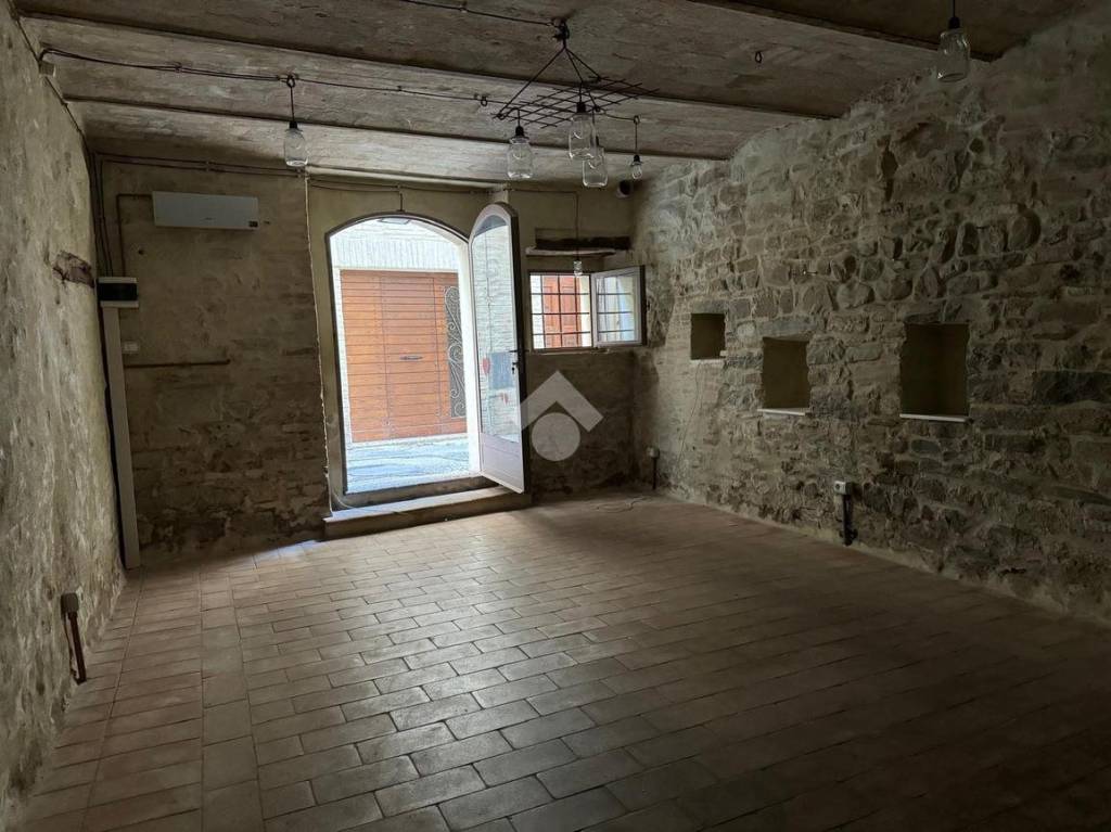 negozio in vendita a Bevagna