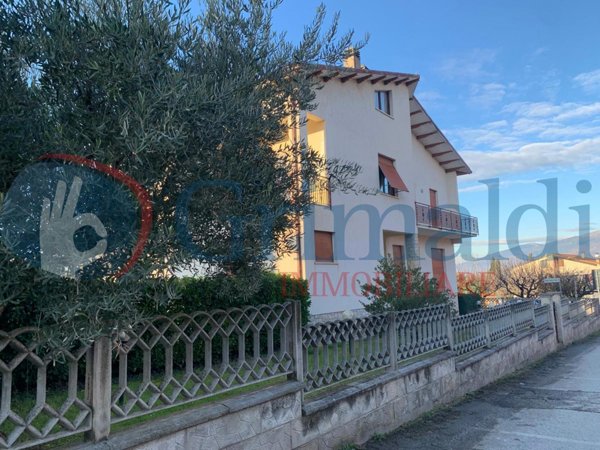 casa indipendente in vendita a Bevagna