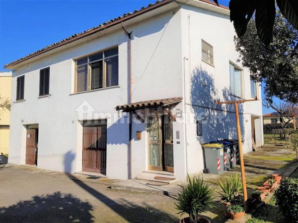 casa indipendente in vendita a Bevagna