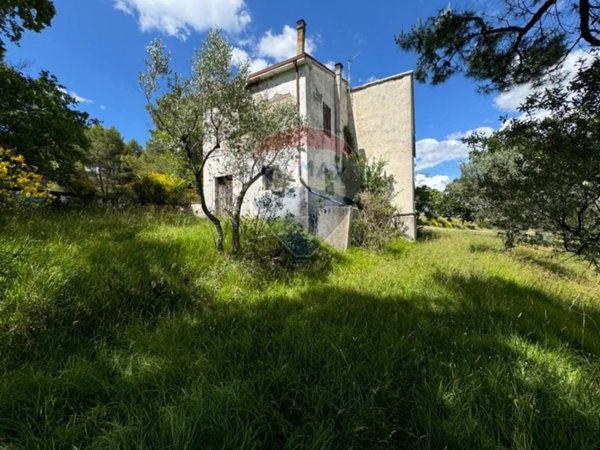 casa indipendente in vendita a Bevagna in zona Castelbuono