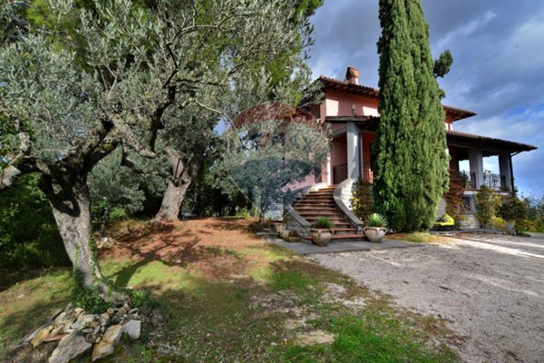 casa indipendente in vendita a Bevagna