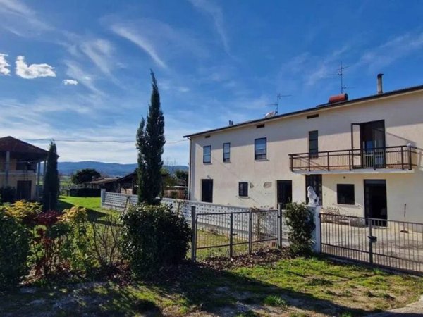 casa indipendente in vendita a Bevagna
