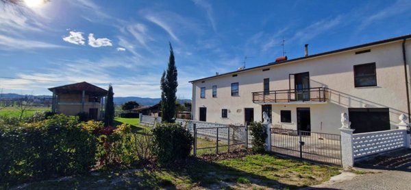 casa indipendente in vendita a Bevagna