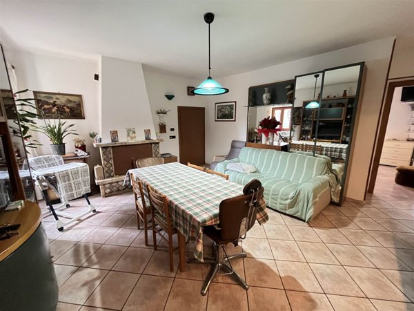 appartamento in vendita a Bevagna in zona Limigiano