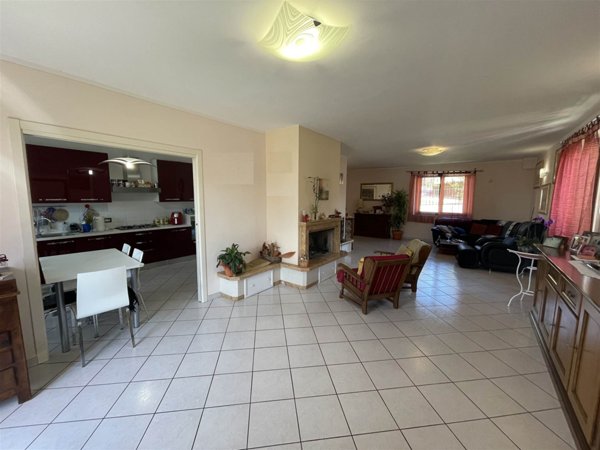 casa indipendente in vendita a Bevagna