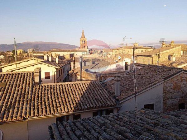 casa indipendente in vendita a Bevagna