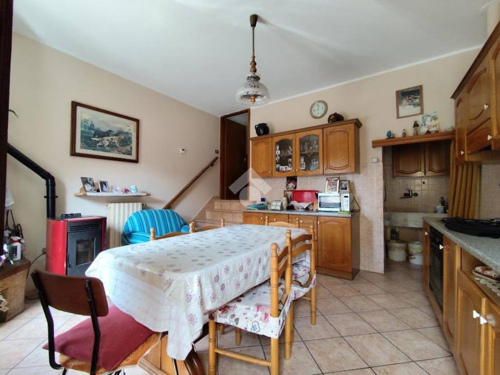 casa indipendente in vendita a Bevagna