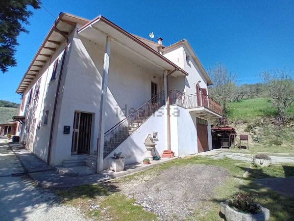 casa indipendente in vendita a Bevagna