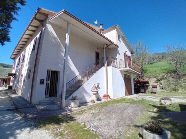 casa indipendente in vendita a Bevagna