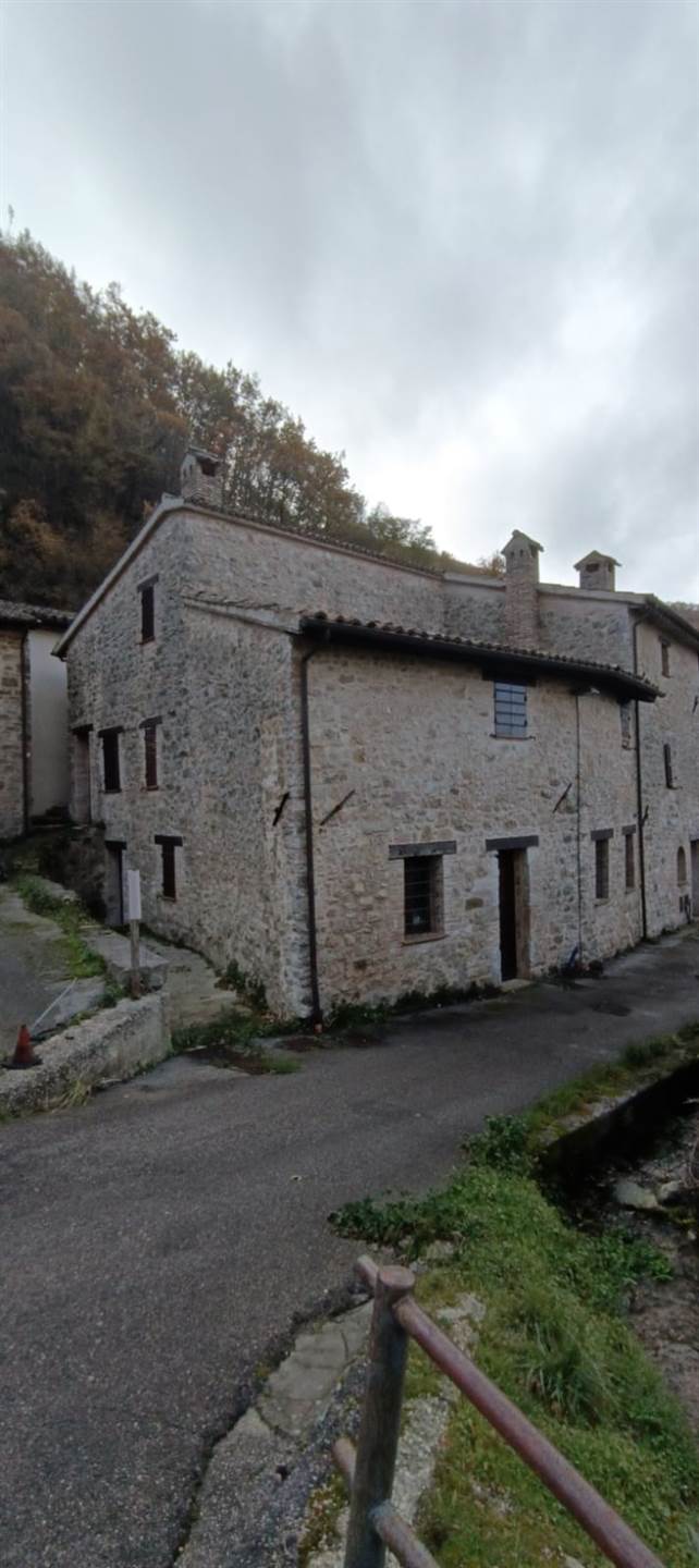 casa indipendente in vendita a Bevagna