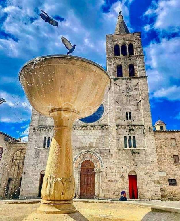 casa indipendente in vendita a Bevagna