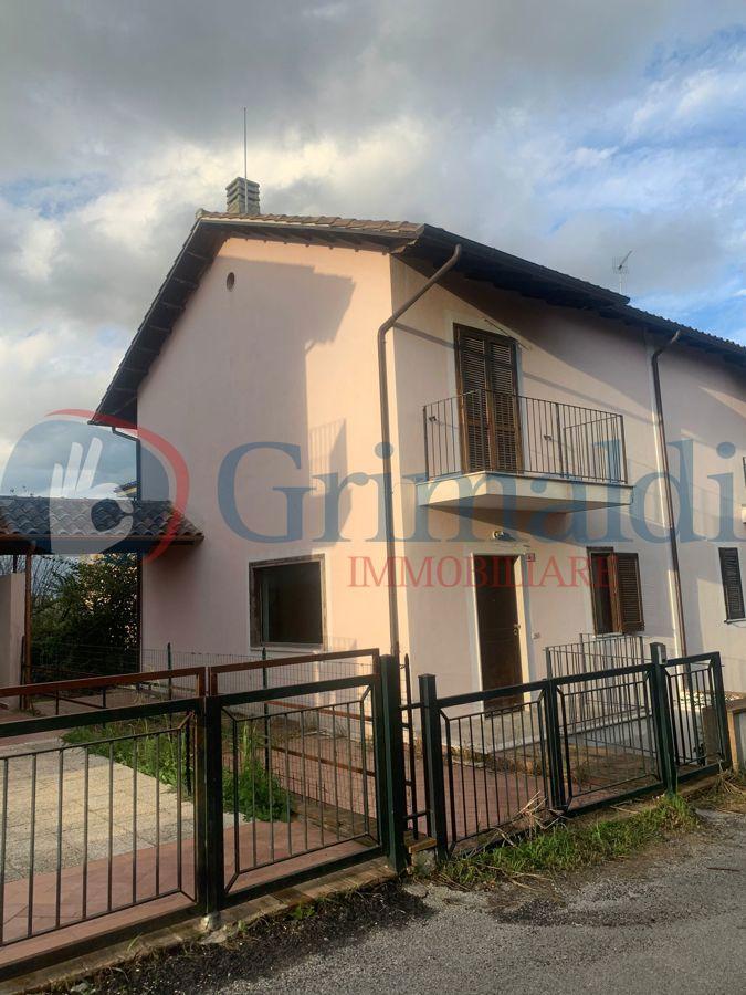 casa indipendente in vendita a Bevagna