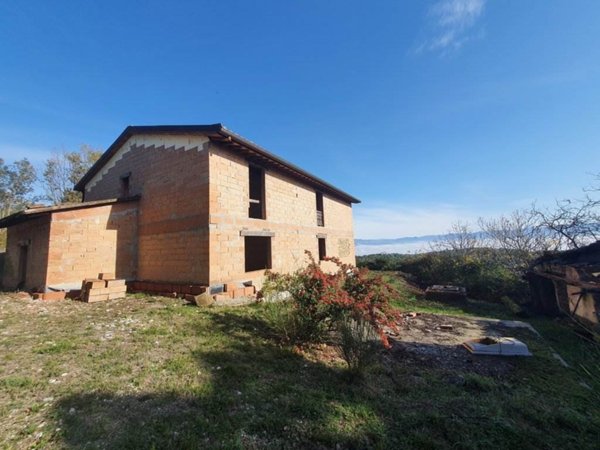 casa indipendente in vendita a Bevagna