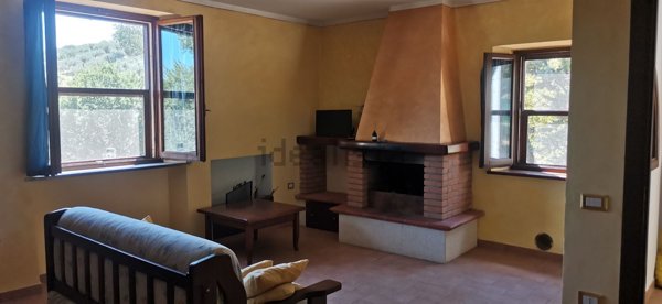 casa indipendente in vendita a Bevagna